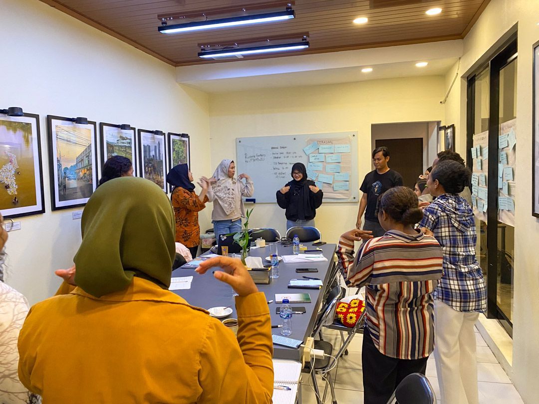 Pembekalan Tim Pengelola Pelatihan di Studio Lingkar Madani