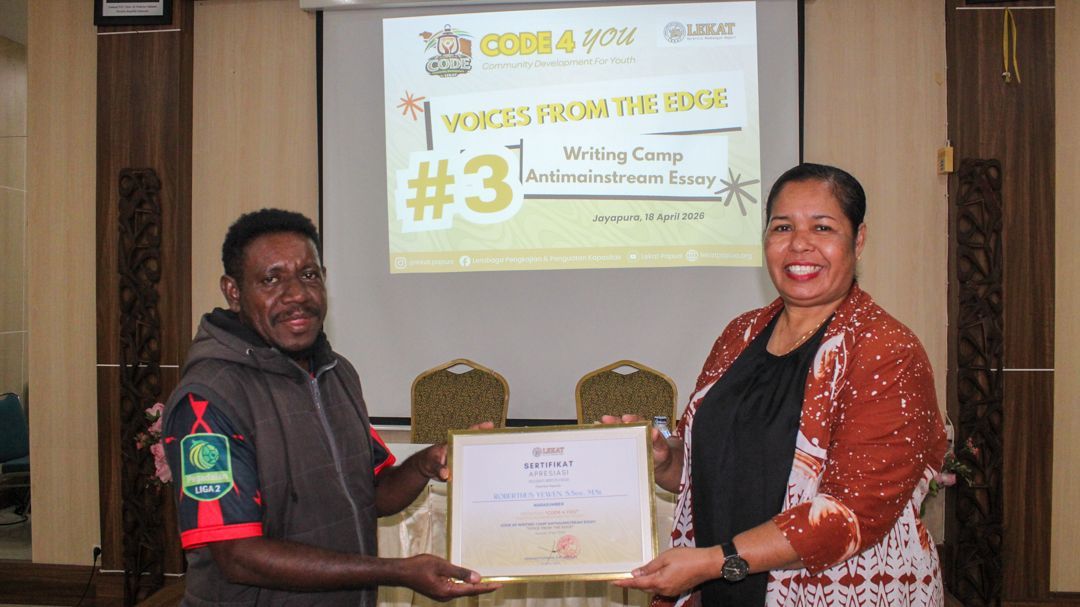 Code 4 You #3 Voices From The Edge: Writing Camp Antimainstream Essay